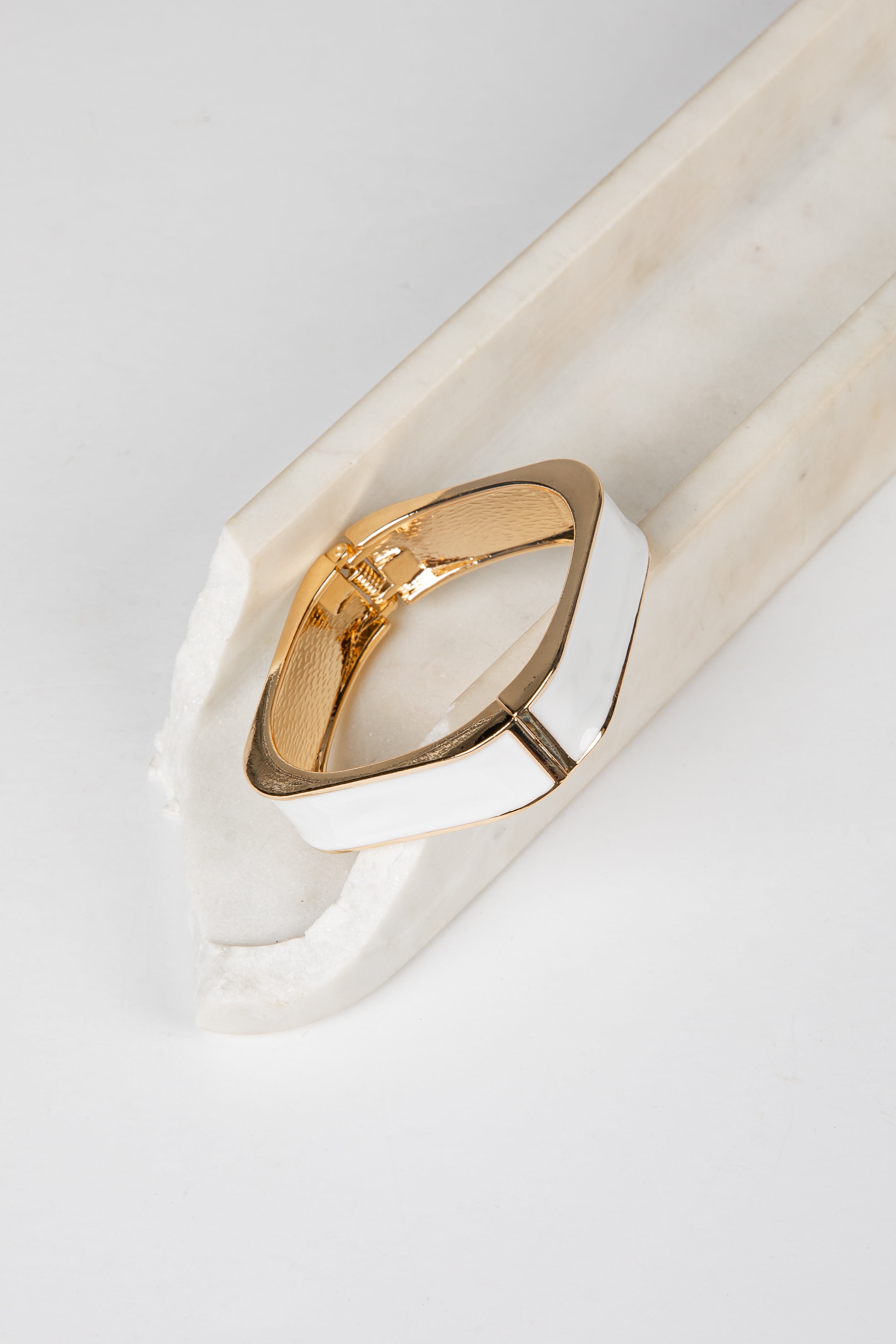 Picture of a White bracelet