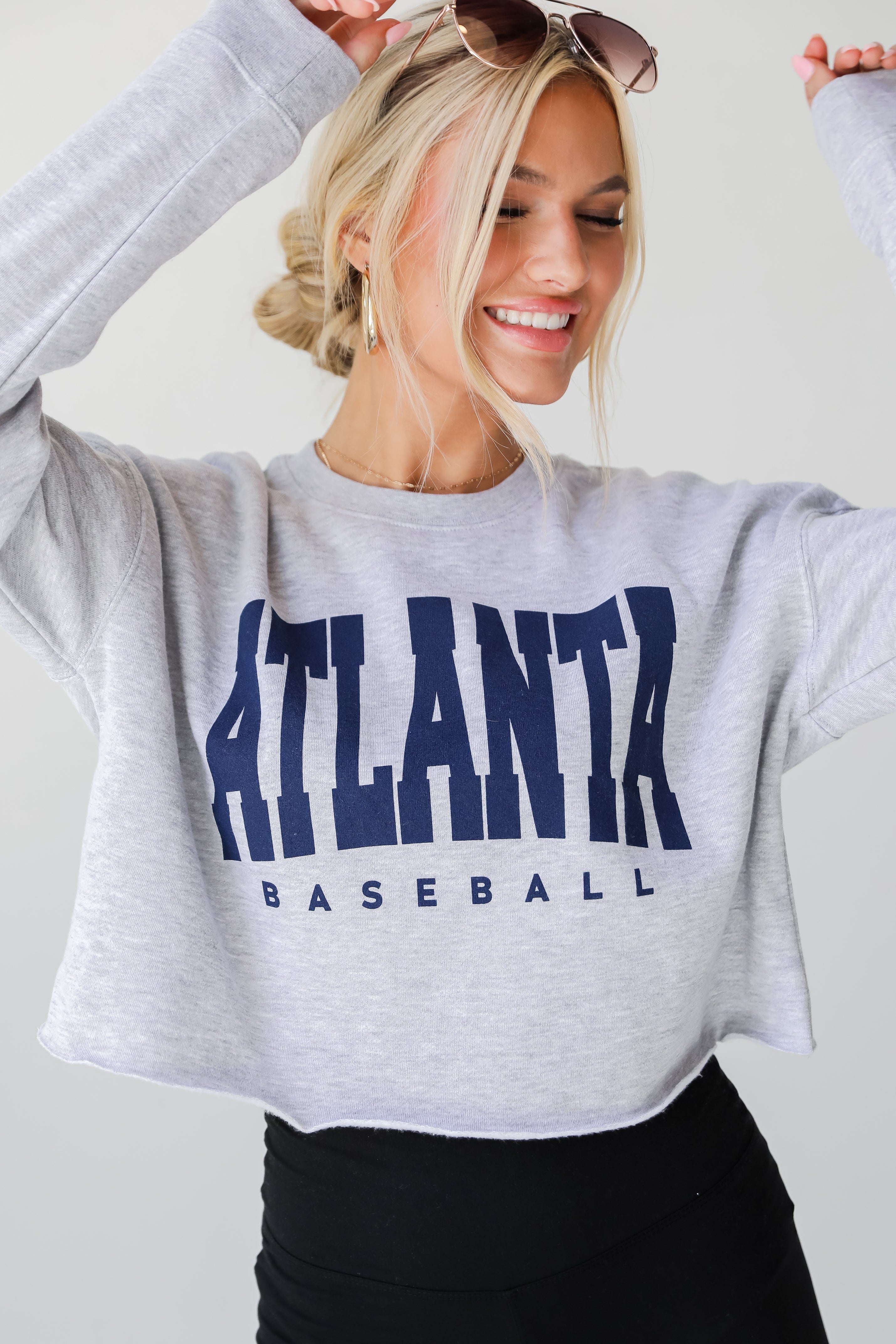 Heather Grey Atlanta Baseball Cropped Pullover. Braves Game Day Outfit Cold. Cropped Sweatshirt. Sports sweatshirt