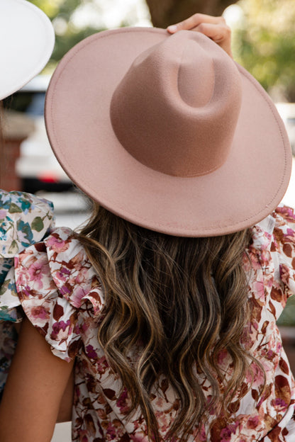 wide brim hat