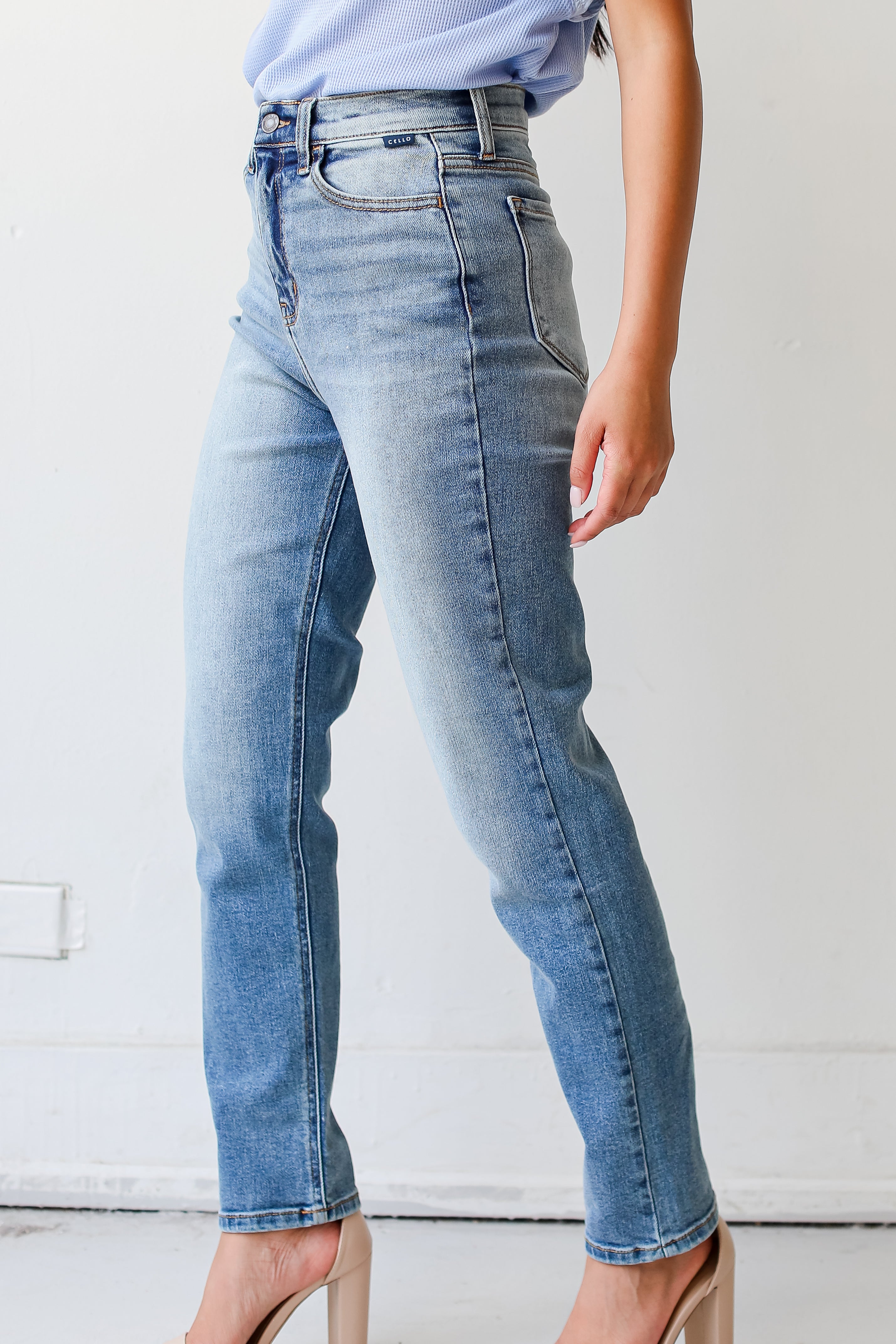 Mom Jeans side view