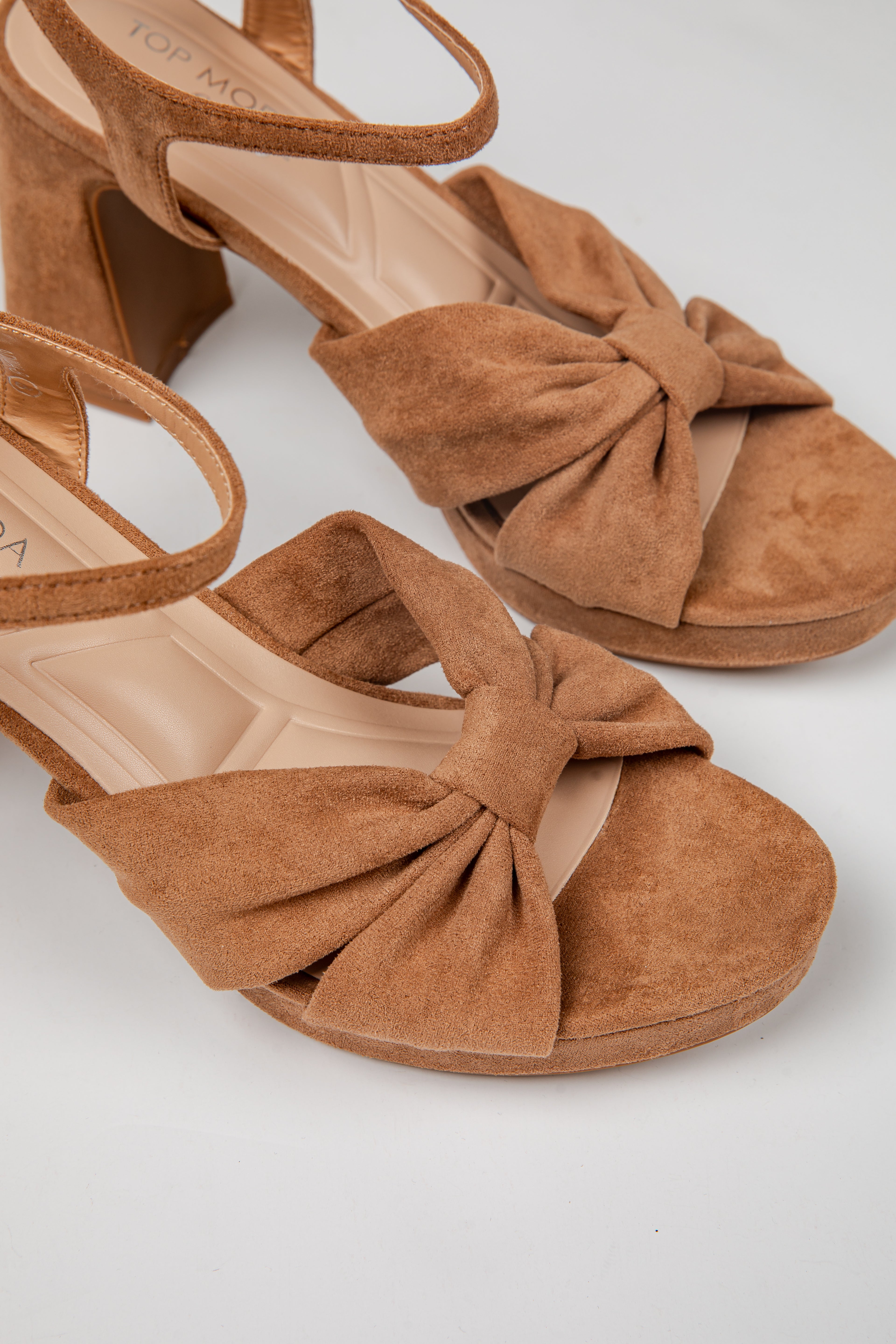 A pair of women&