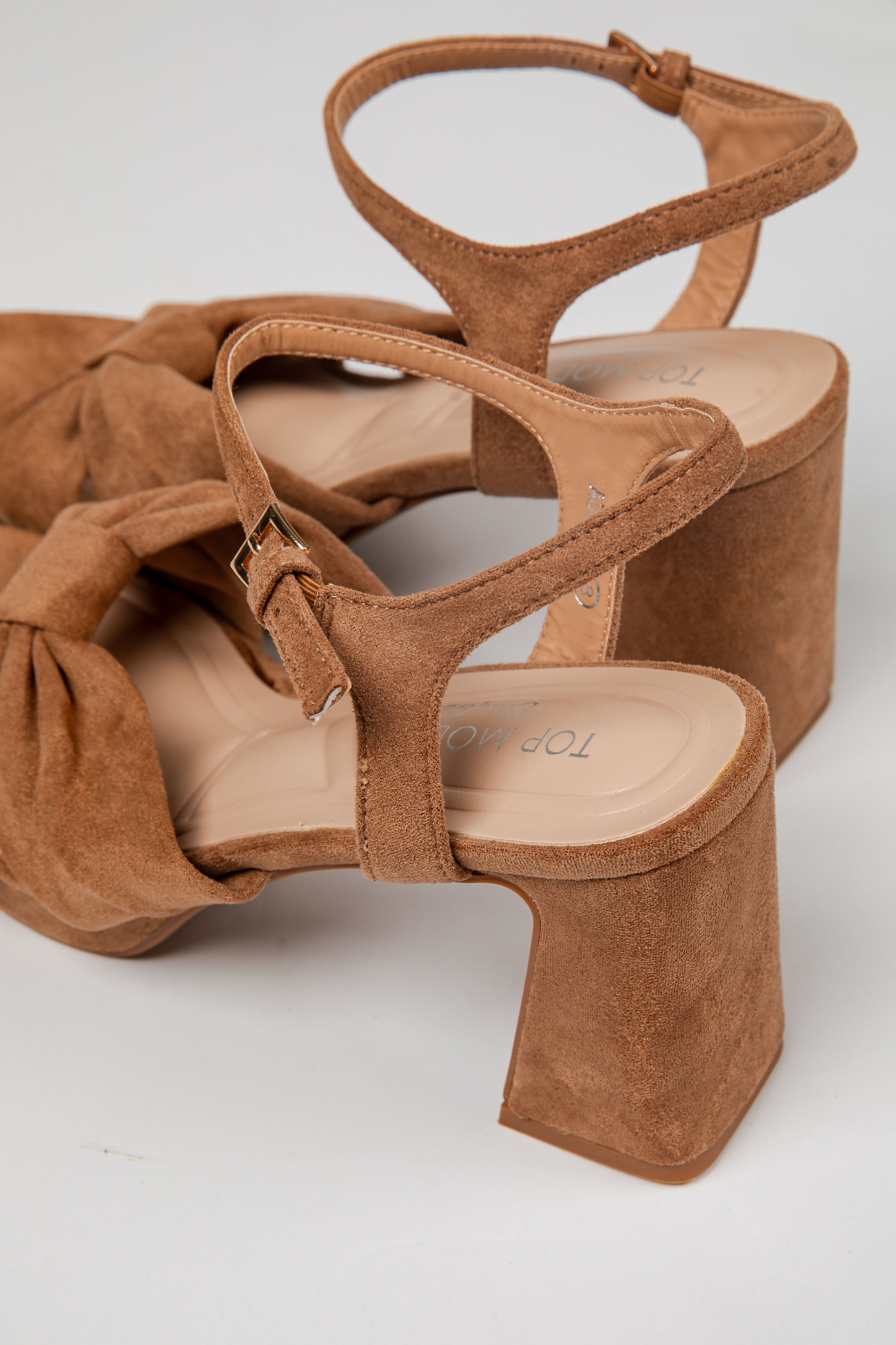 A pair of women&