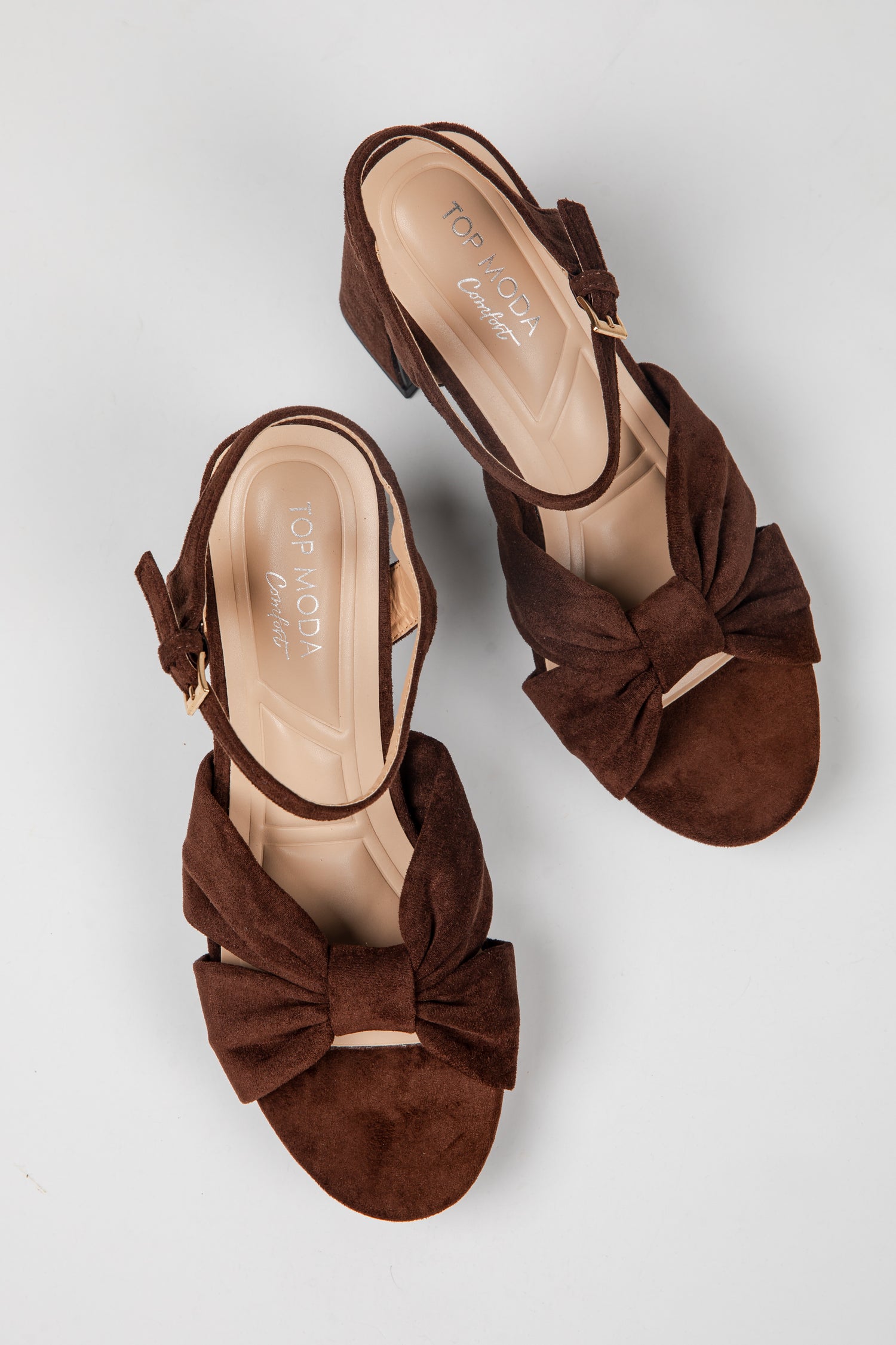 A pair of women&