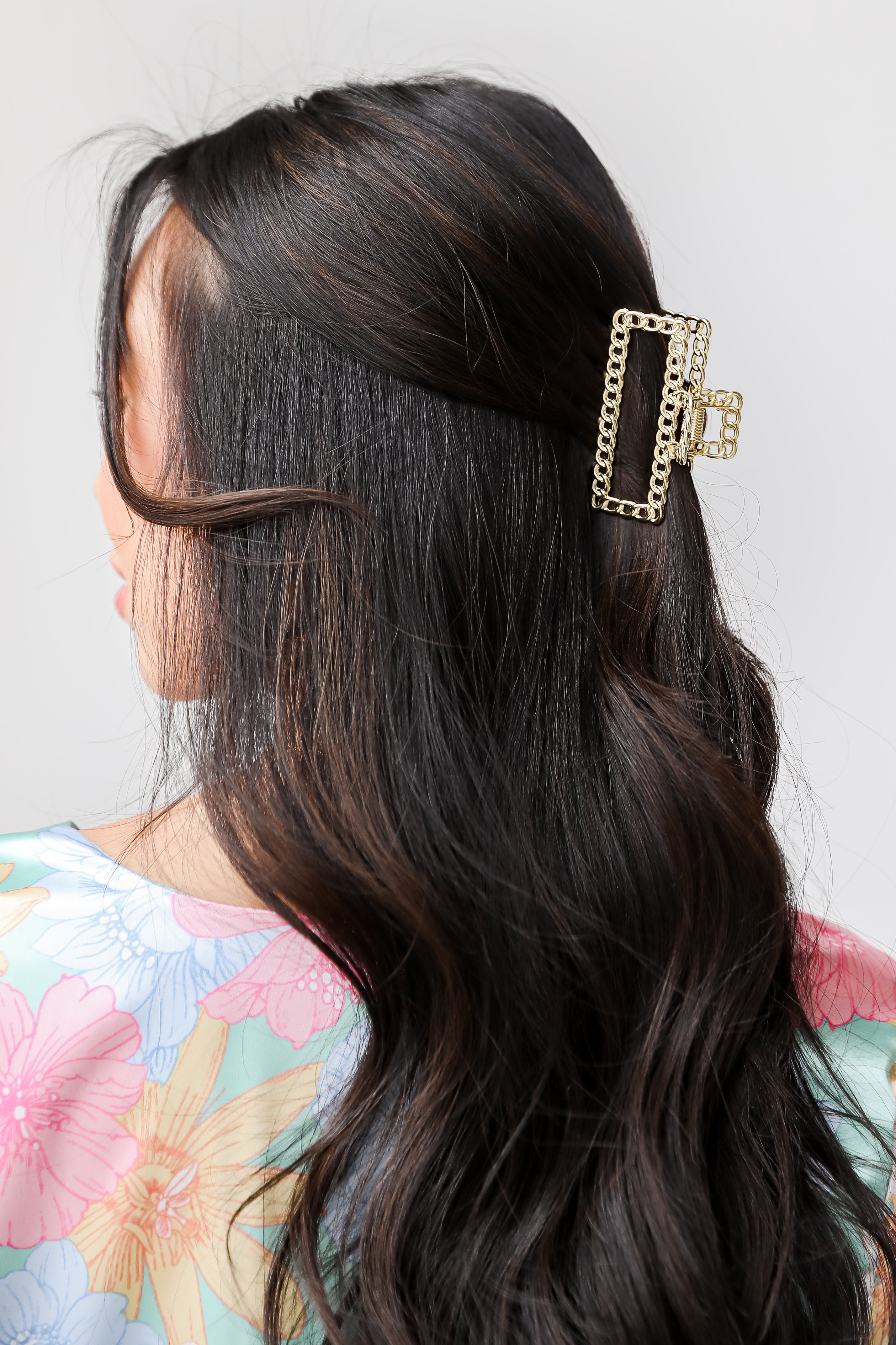 Gold Chainlink Claw Hair Clip on model